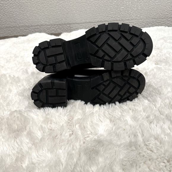 Steve Madden Chelsea Boot • Style: HUTCHH20 • Black - Picture 6 of 7